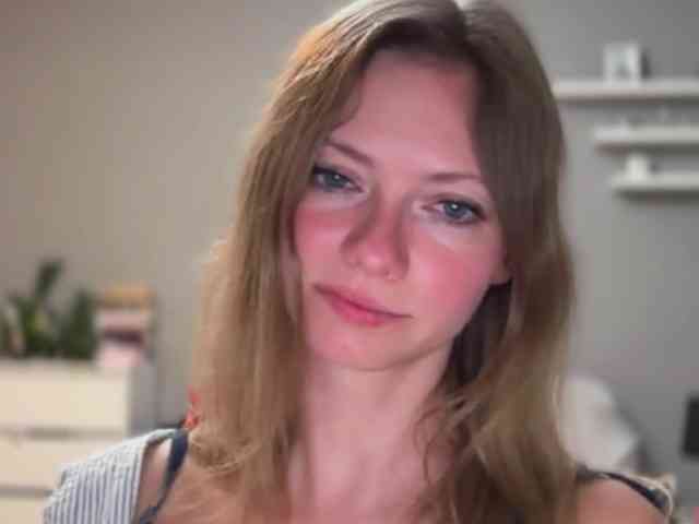 kissMillie webcam
