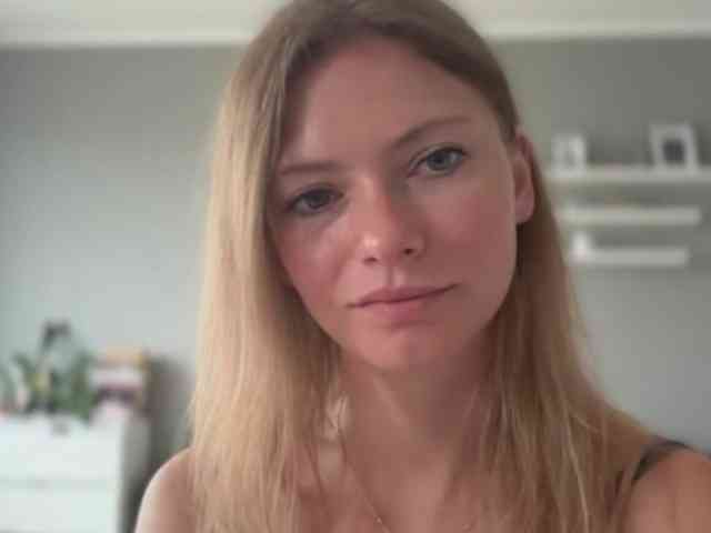 kissMillie webcam