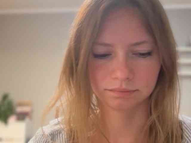kissMillie webcam