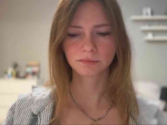 kissMillie webcam