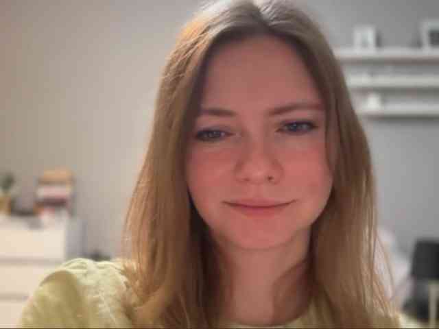 kissMillie webcam