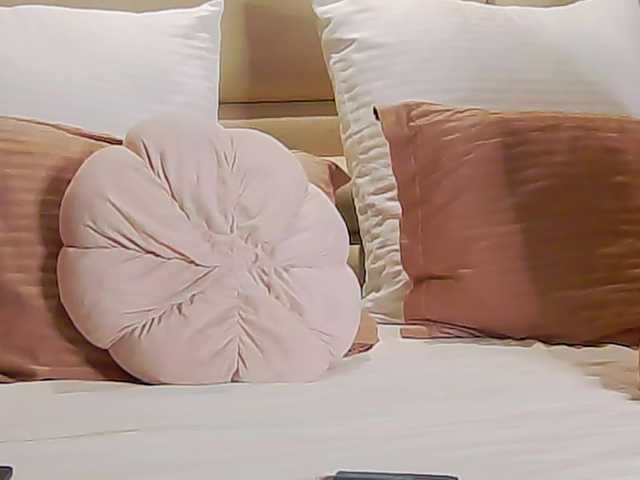 IsoldeBliss live cam on BongaCams