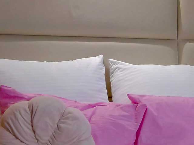 IsoldeBliss live cam on BongaCams