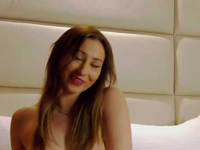 IsoldeBliss live cam on BongaCams