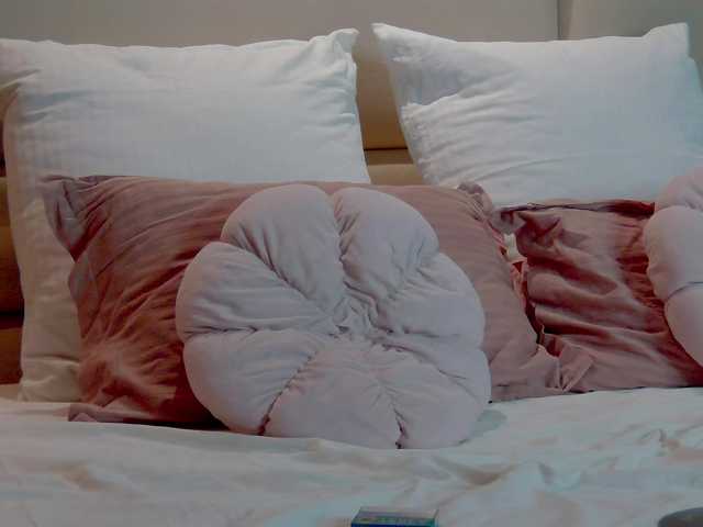 IsoldeBliss live cam on BongaCams