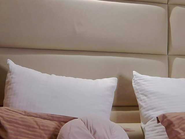 IsoldeBliss live cam on BongaCams