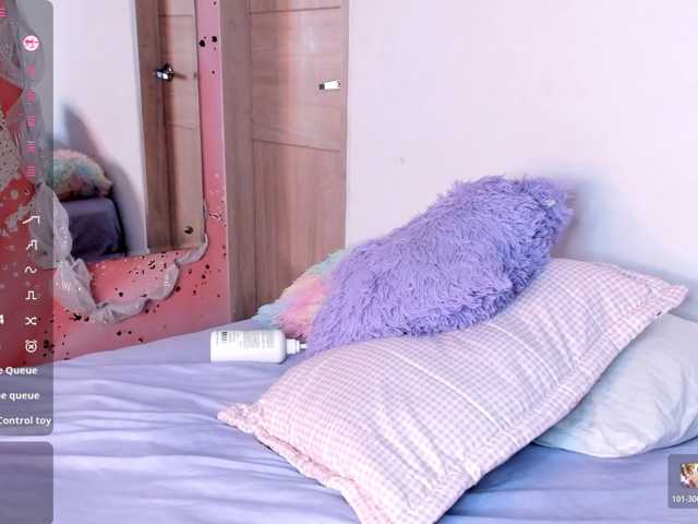le modèle Isa-Jonness est en webcam porno dans un show sur le site bongacams, il possède les tags suivants: Latino/Hispanic,Brunette,Shaved