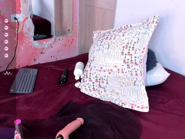 Isa-Jonness live webcam show