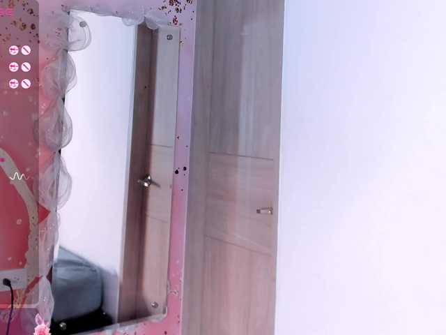 Isa-Jonness live webcam show