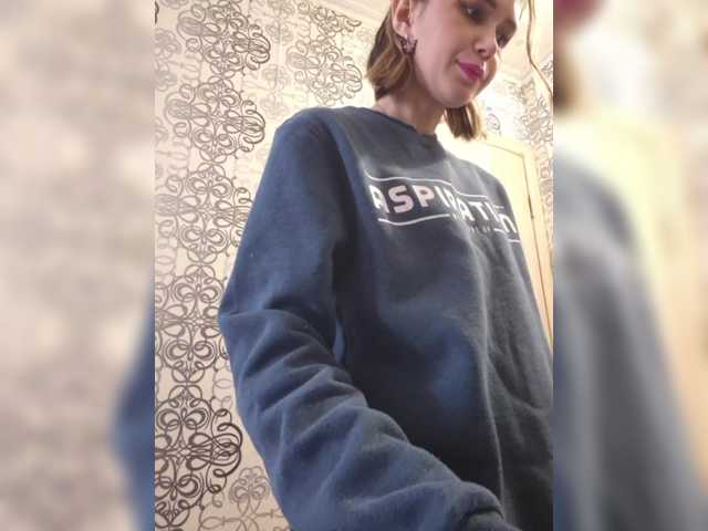 -Little-Devil's BongaCams show and profile