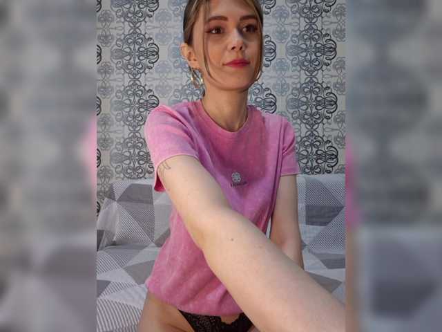 -Little-Devil's BongaCams show and profile