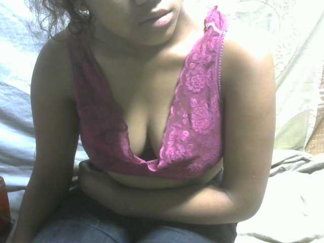 Amelia25 live cam on BongaCams