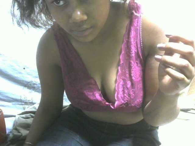Amelia25 live cam on BongaCams