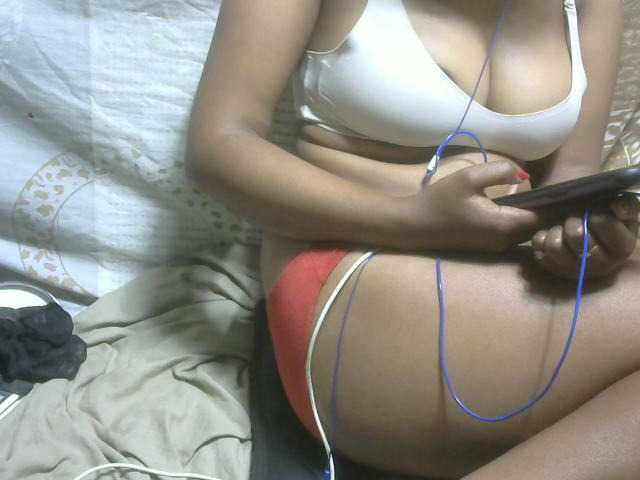 Amelia25 live cam on BongaCams