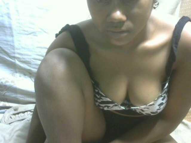 Amelia25 live cam on BongaCams