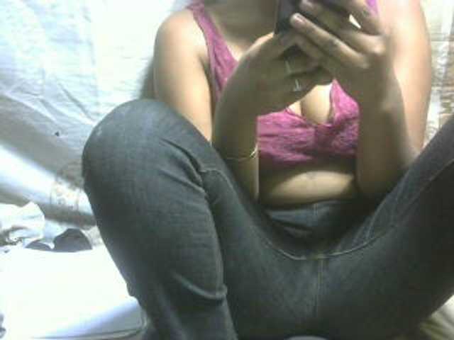 Amelia25 live cam on BongaCams