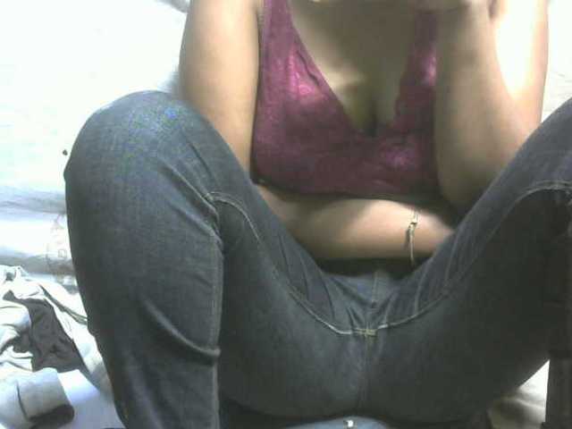 Amelia25 live cam on BongaCams