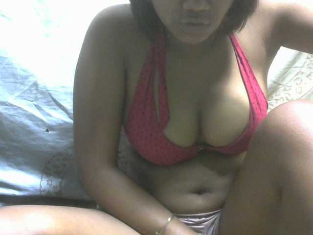 Amelia25 live cam on BongaCams