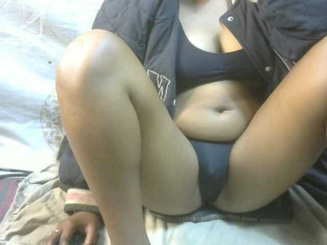 Amelia25 live cam on BongaCams