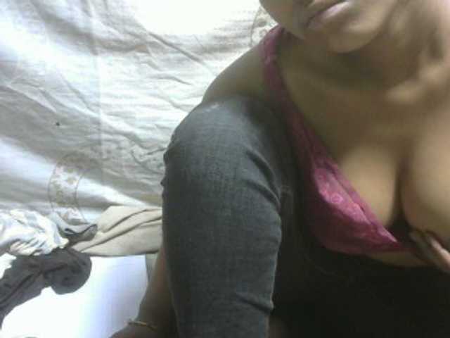 Amelia25 live cam on BongaCams