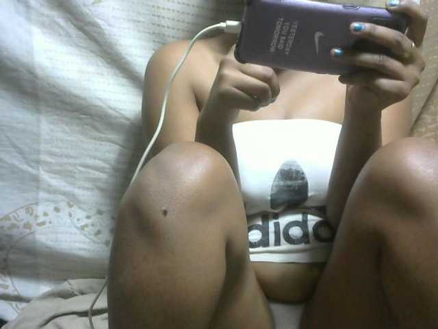 Amelia25, live now on BongaCams