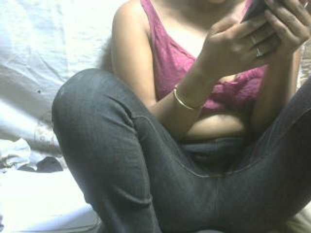 Amelia25 live cam on BongaCams