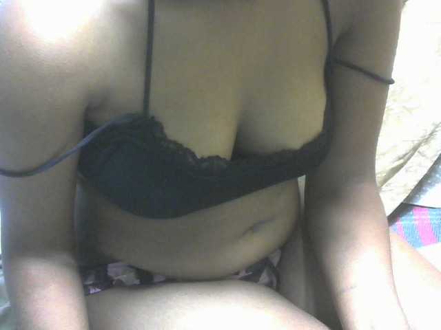 Amelia25 live cam on BongaCams