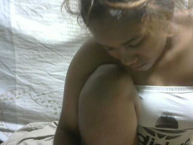 Amelia25, live now on BongaCams