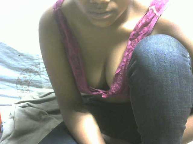 Amelia25 live cam on BongaCams