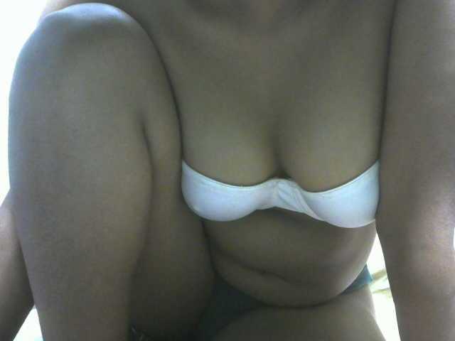 Amelia25 live cam on BongaCams