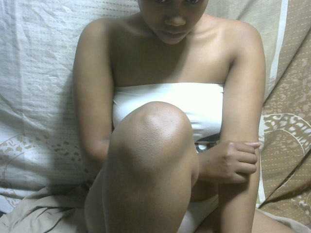 Amelia25, en directo ahora en BongaCams