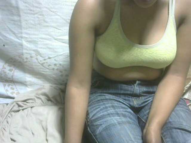 Amelia25 live cam on BongaCams