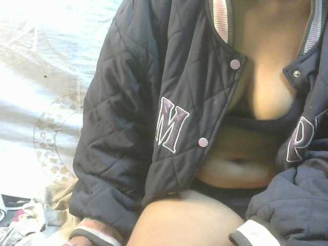Amelia25 live cam on BongaCams