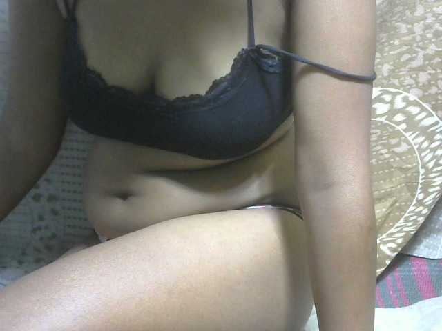Amelia25 live cam on BongaCams