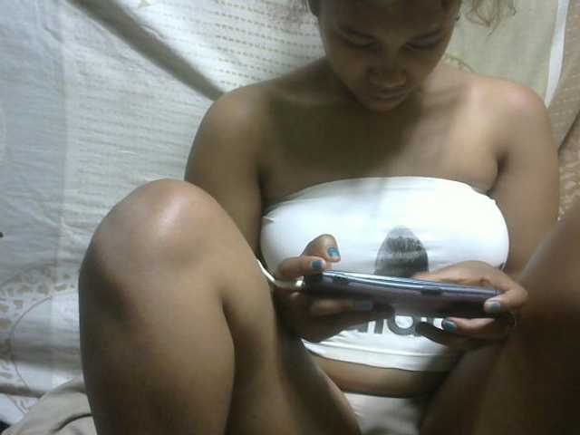 Amelia25, en directo ahora en BongaCams