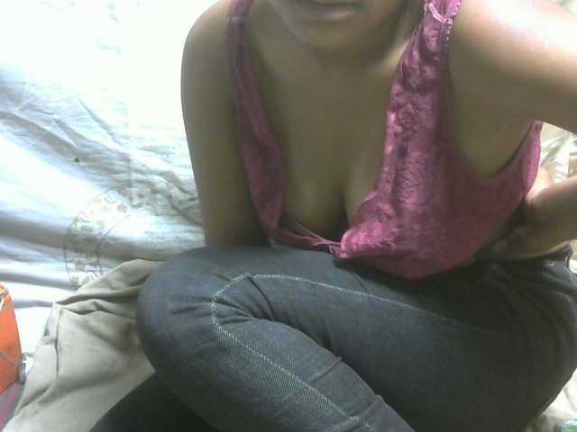 Amelia25 live cam on BongaCams