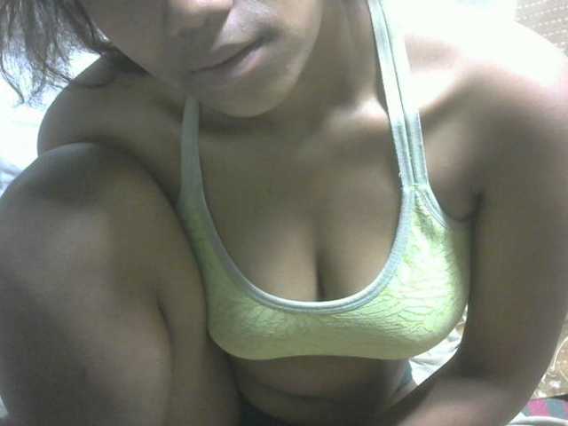 Amelia25 live cam on BongaCams