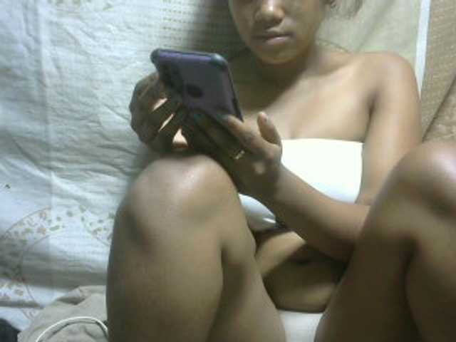 Amelia25, live now on BongaCams