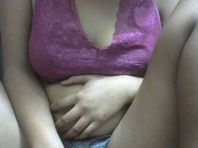 Amelia25 live cam on BongaCams