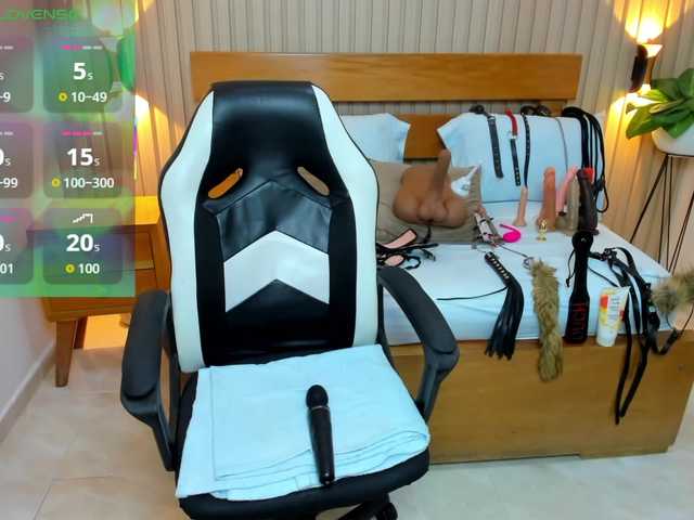 le modèle luciana-ballesteros est en webcam porno dans un show sur le site bongacams, il possède les tags suivants: Latino/Hispanic,Brunette,Hairy