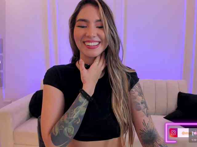 MaddisonCollins MaddisonCollins