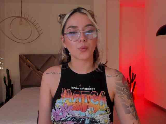 MaddisonCollins webcam