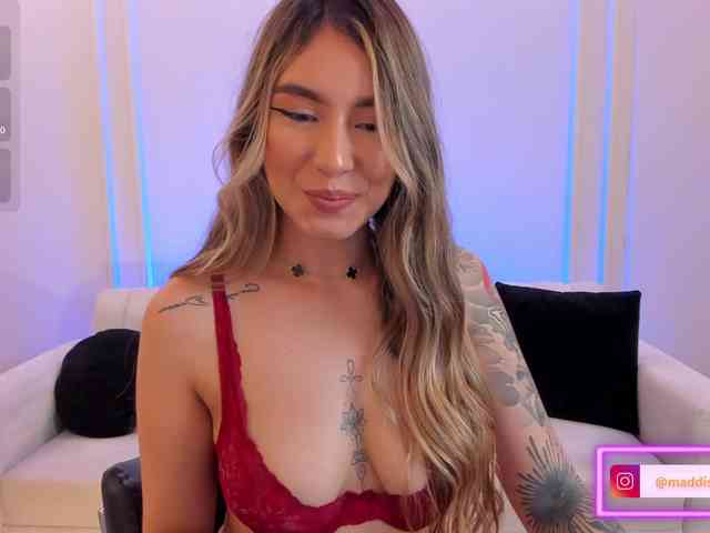 MaddisonCollins webcam
