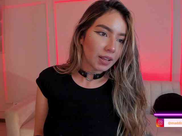 MaddisonCollins webcam