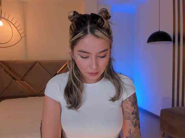 MaddisonCollins webcam