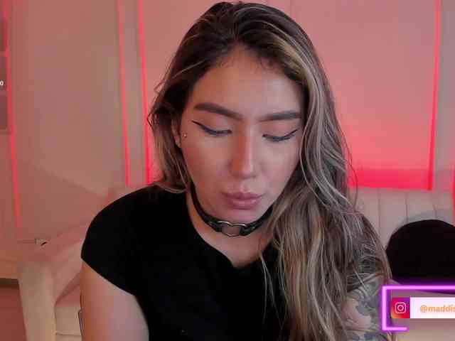 MaddisonCollins webcam