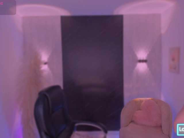 IvyJones1 live webcam show