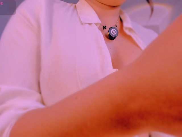 IvyJones1, en directo ahora en BongaCams
