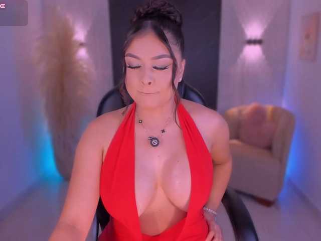 IvyJones1 live cam on BongaCams