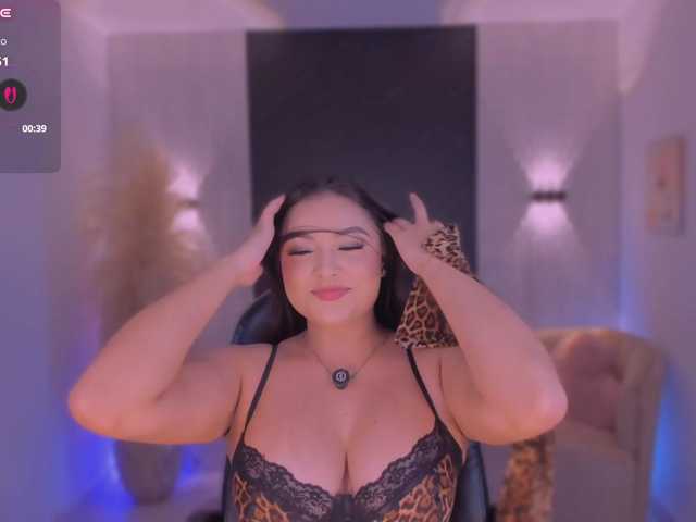 IvyJones1 live cam on BongaCams